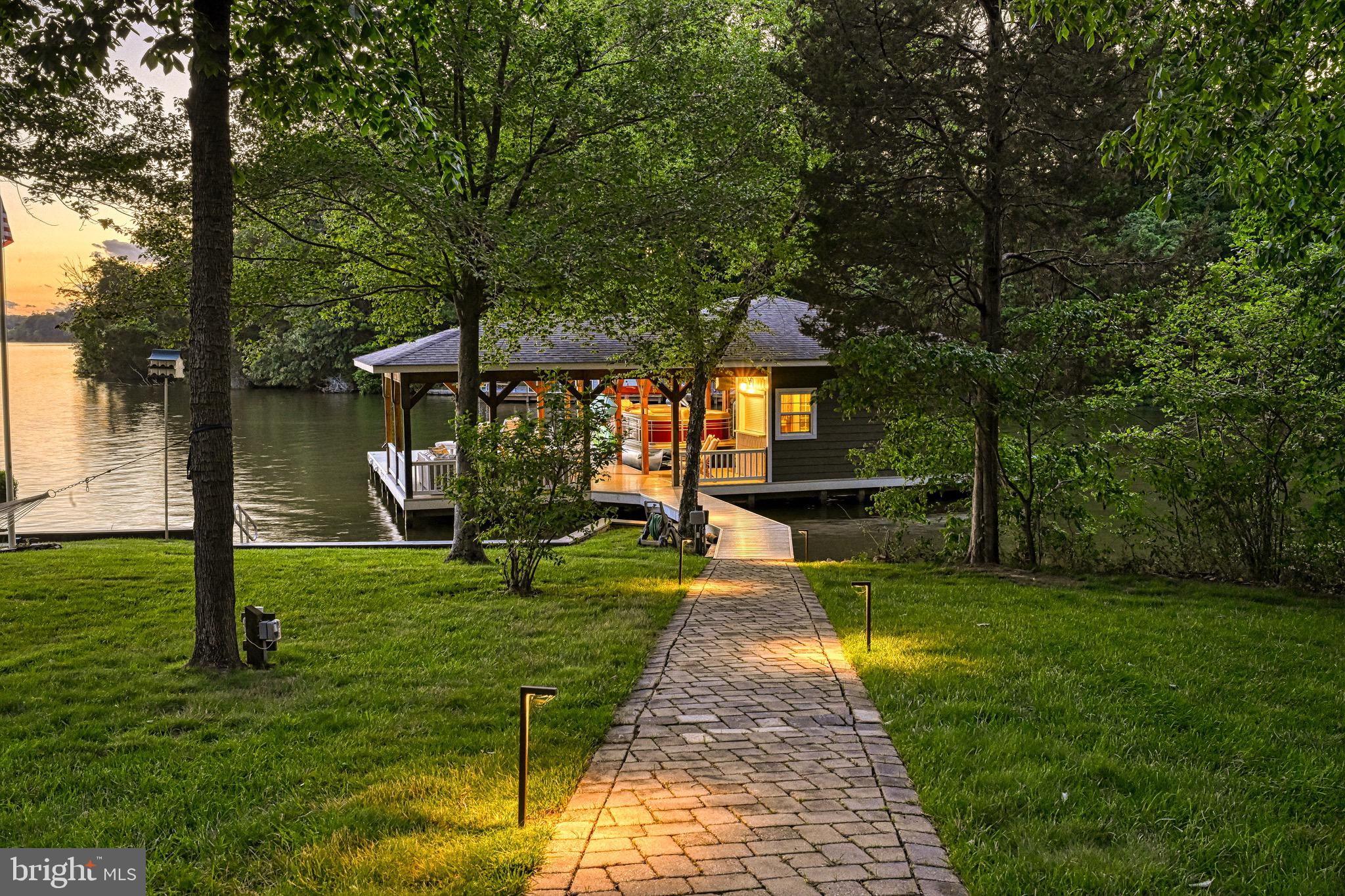 SARA SCOTT ESTATE - Residential