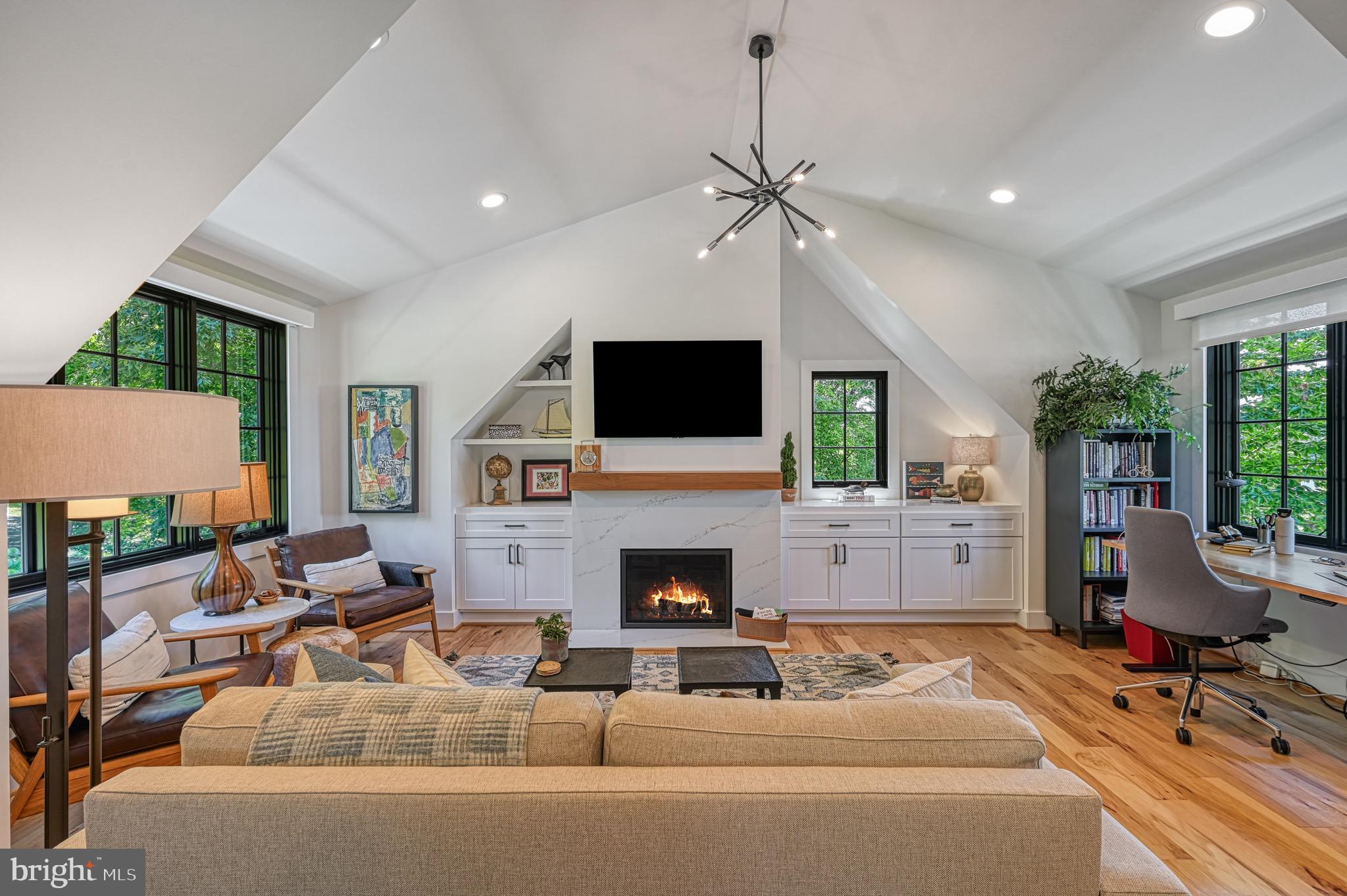 SARA SCOTT ESTATE - Residential