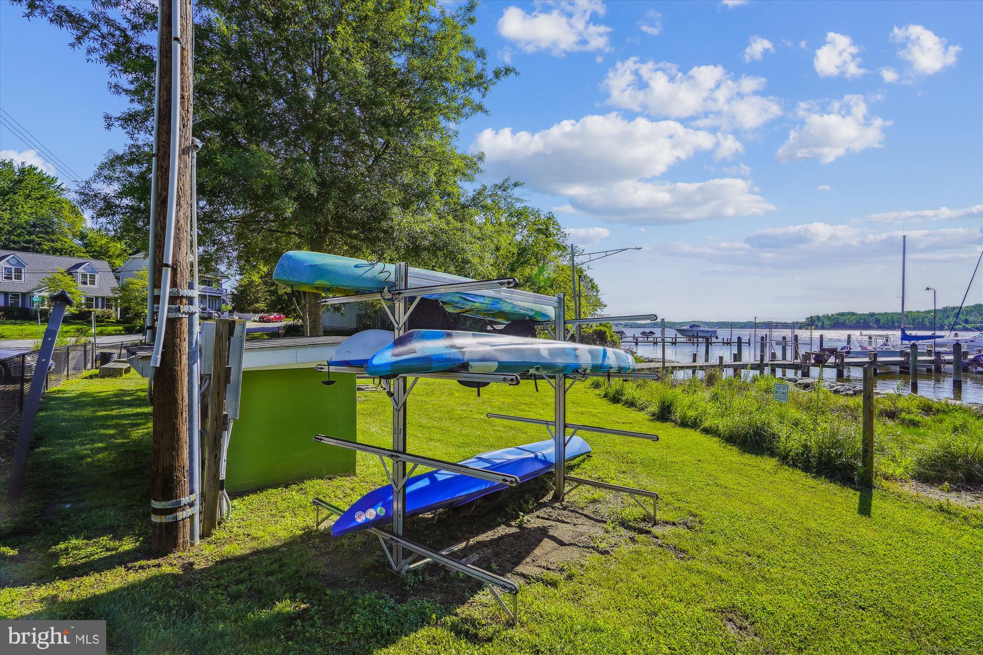 WOODLAND BEACH - Residential Lease