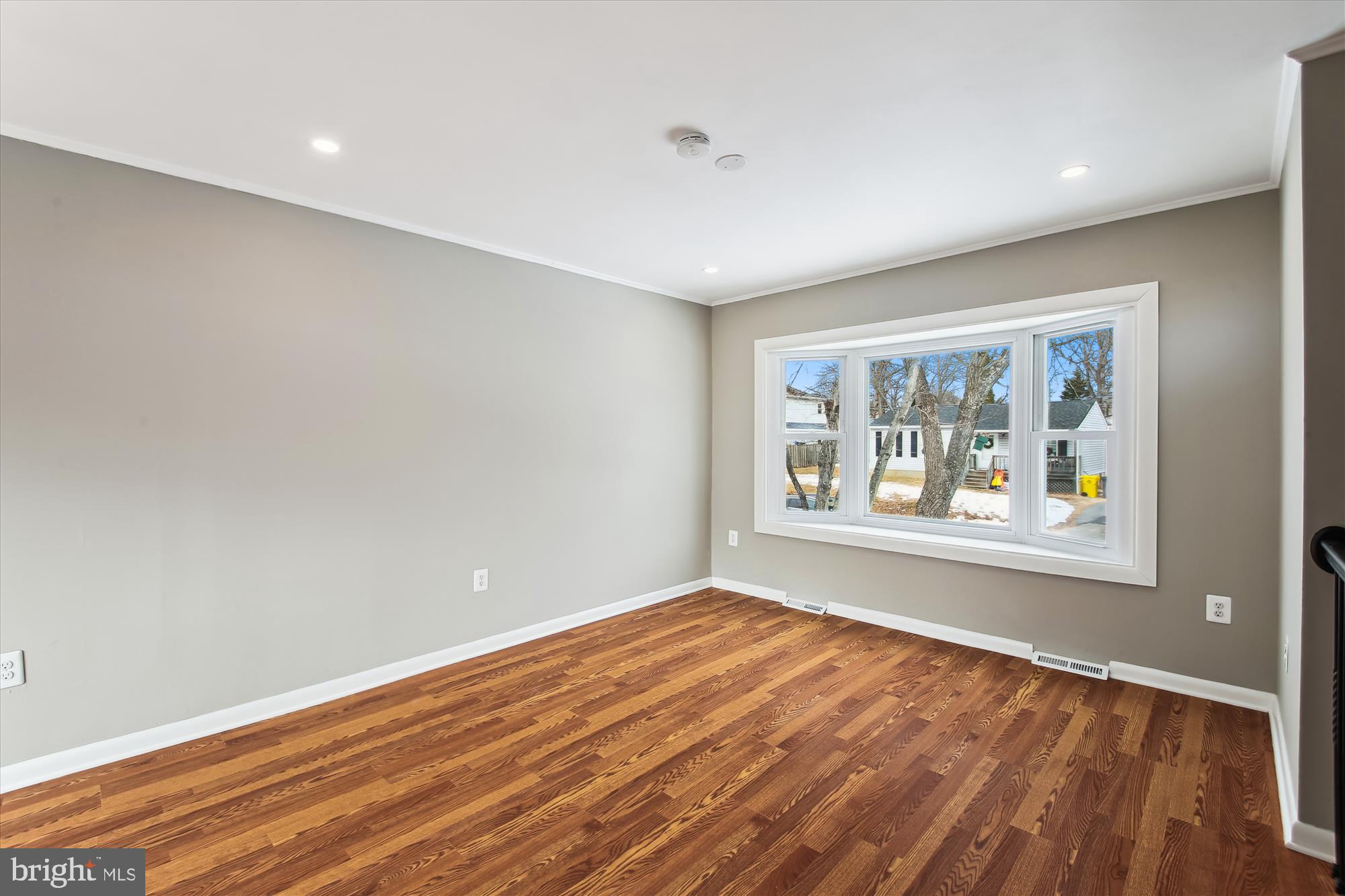 WOODLAND BEACH - Residential Lease