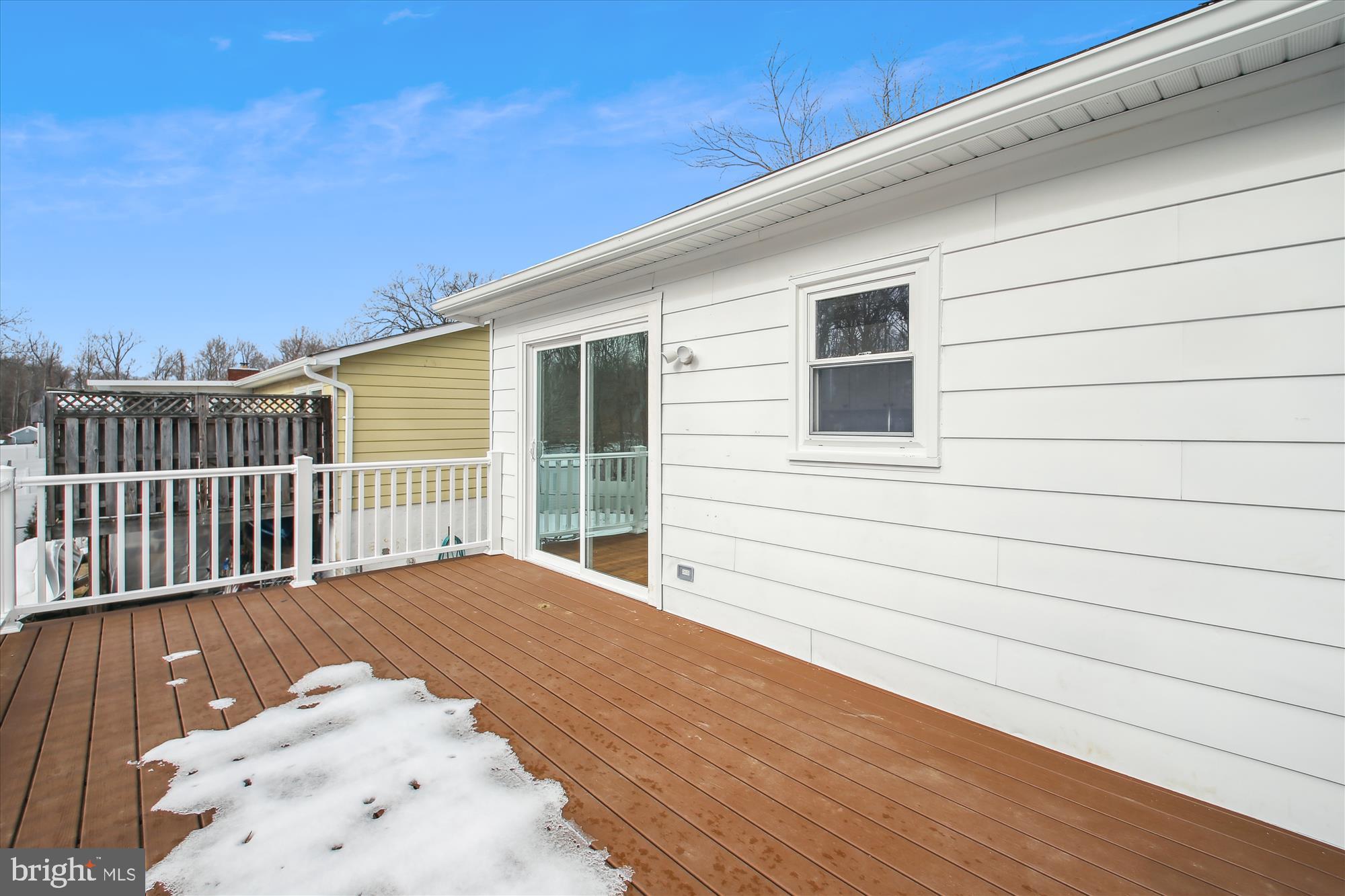 WOODLAND BEACH - Residential Lease