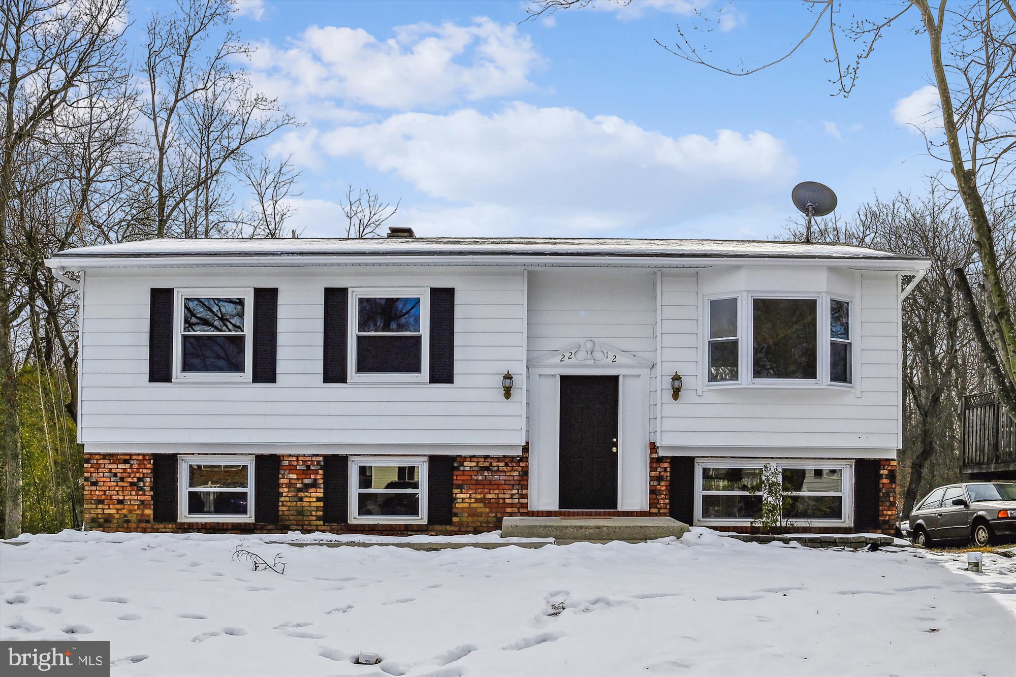 WOODLAND BEACH - Residential Lease