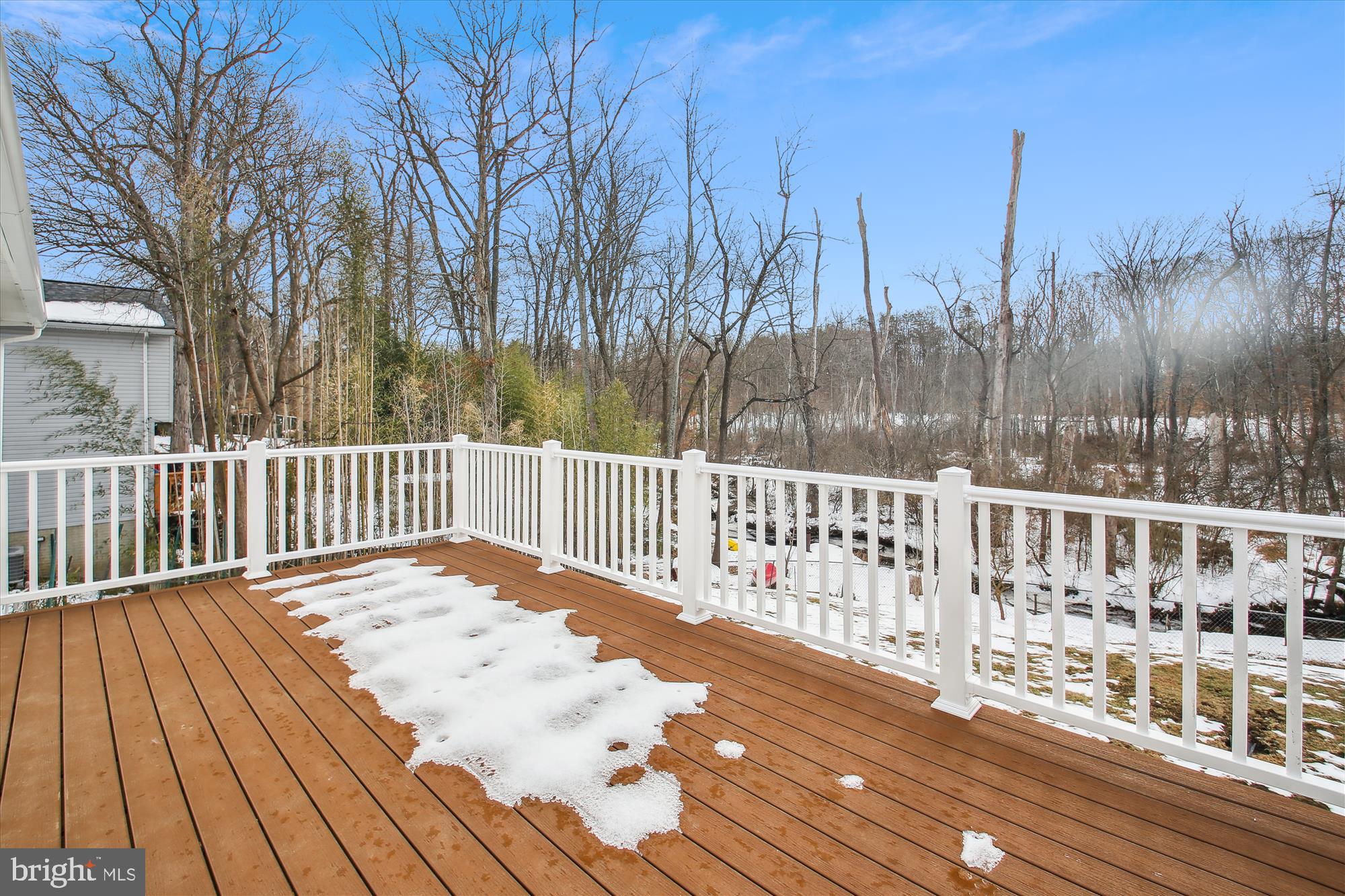 WOODLAND BEACH - Residential Lease