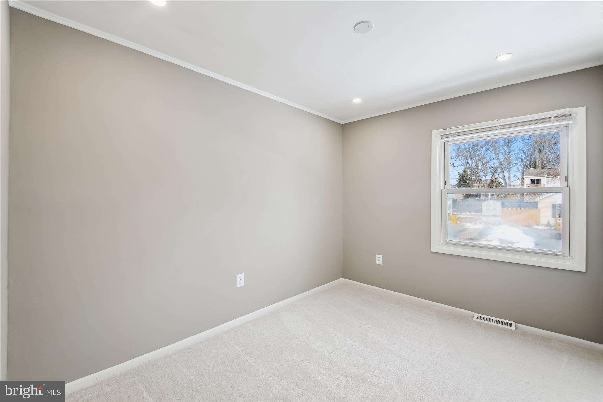 WOODLAND BEACH - Residential Lease