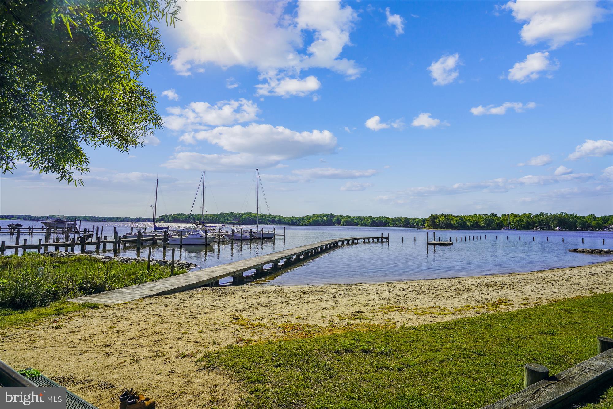 WOODLAND BEACH - Residential Lease