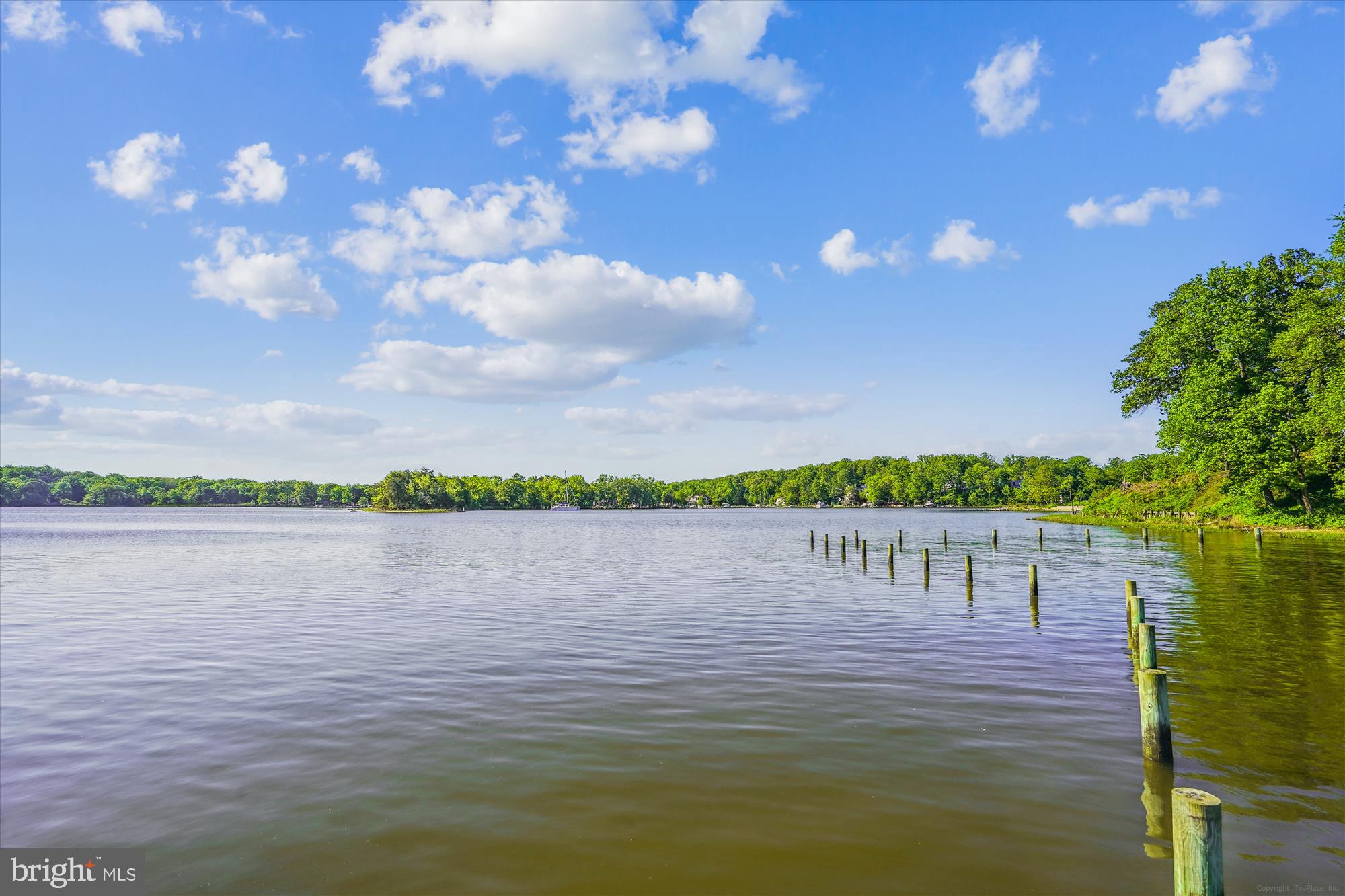 WOODLAND BEACH - Residential Lease