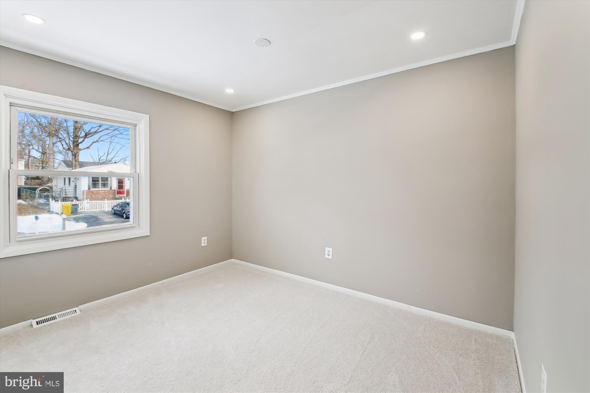 WOODLAND BEACH - Residential Lease