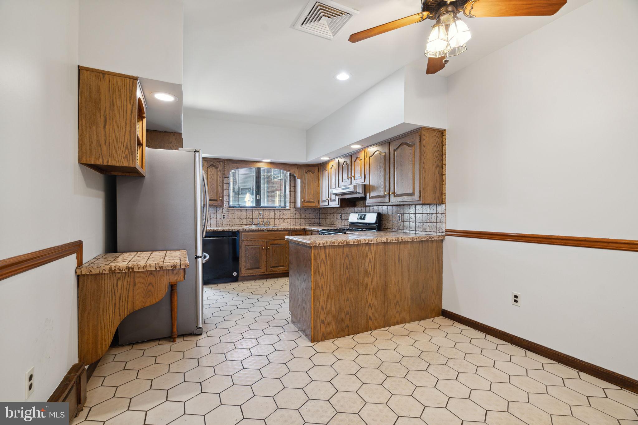 GIRARD ESTATES - Residential