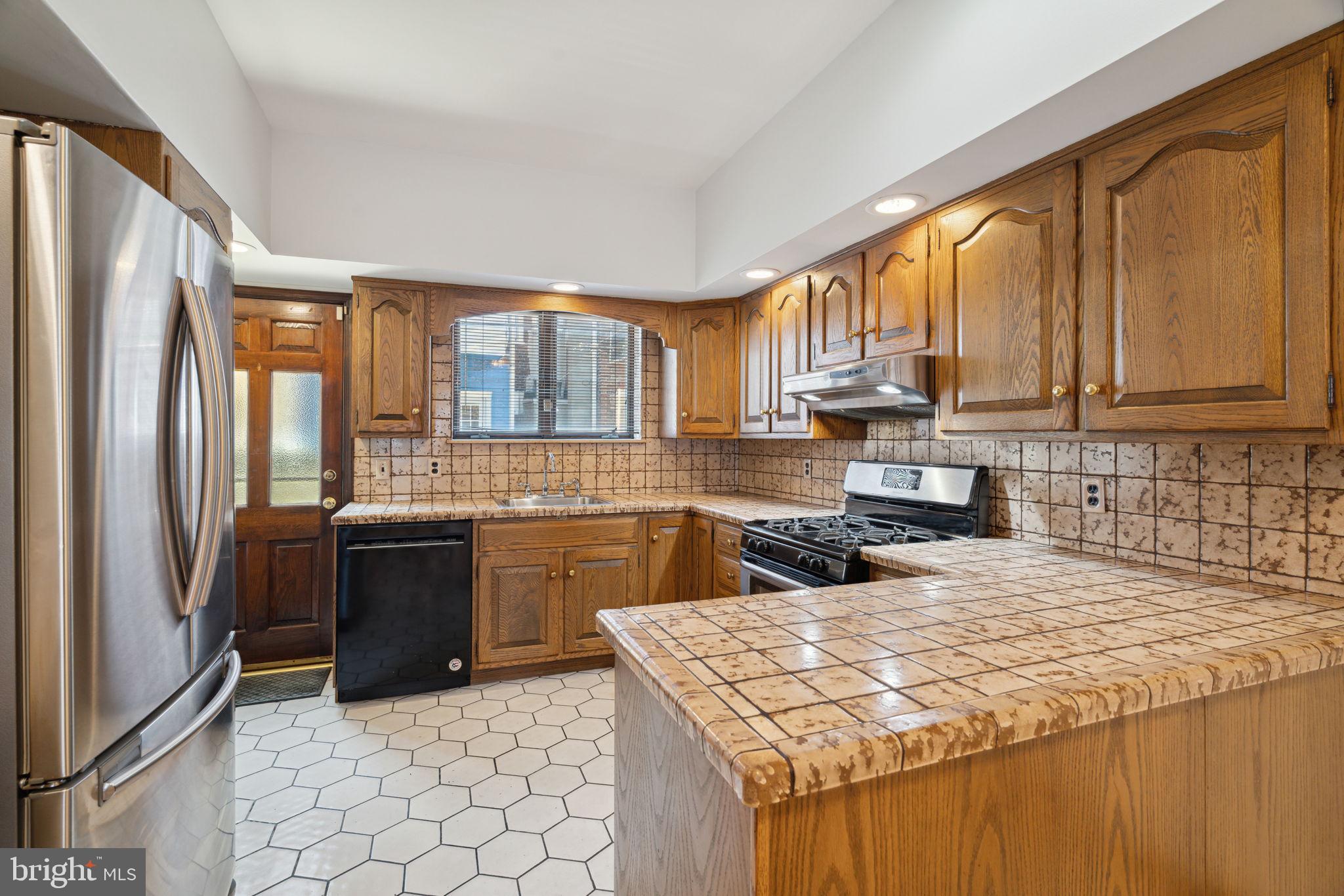 GIRARD ESTATES - Residential