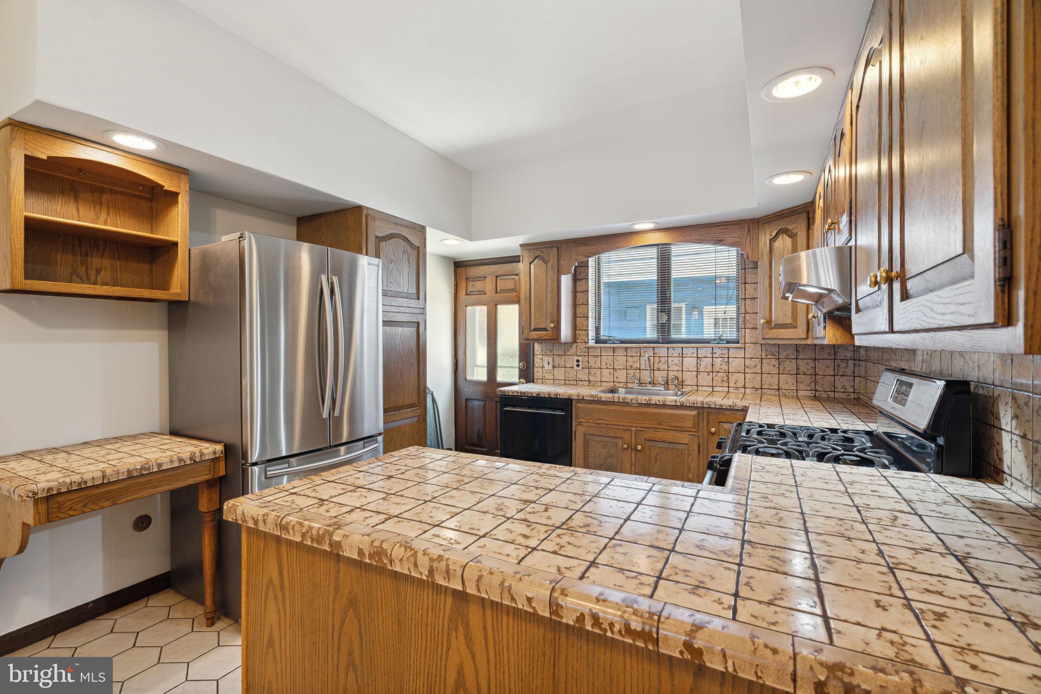 GIRARD ESTATES - Residential