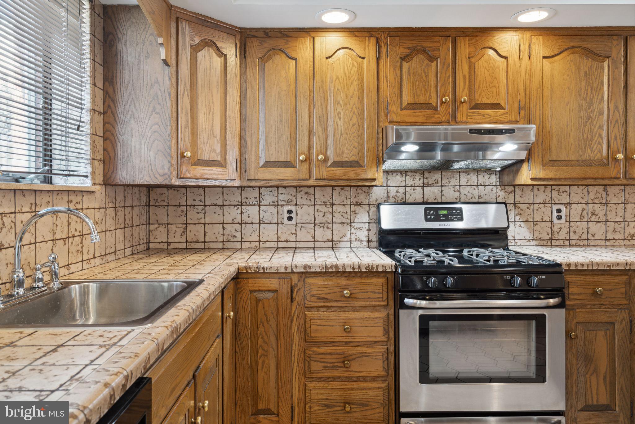 GIRARD ESTATES - Residential