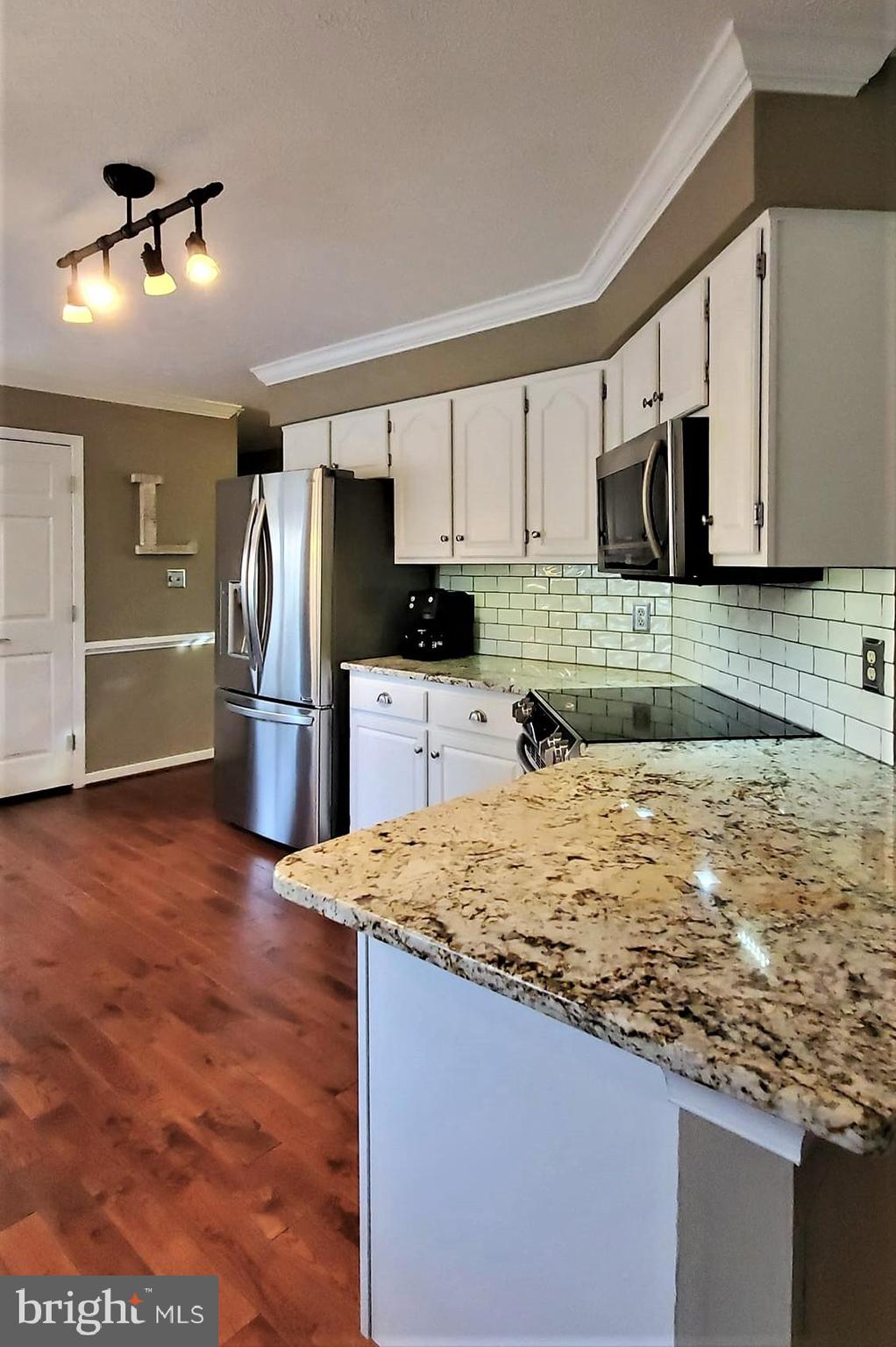 HAMPTON RIDGE - Residential