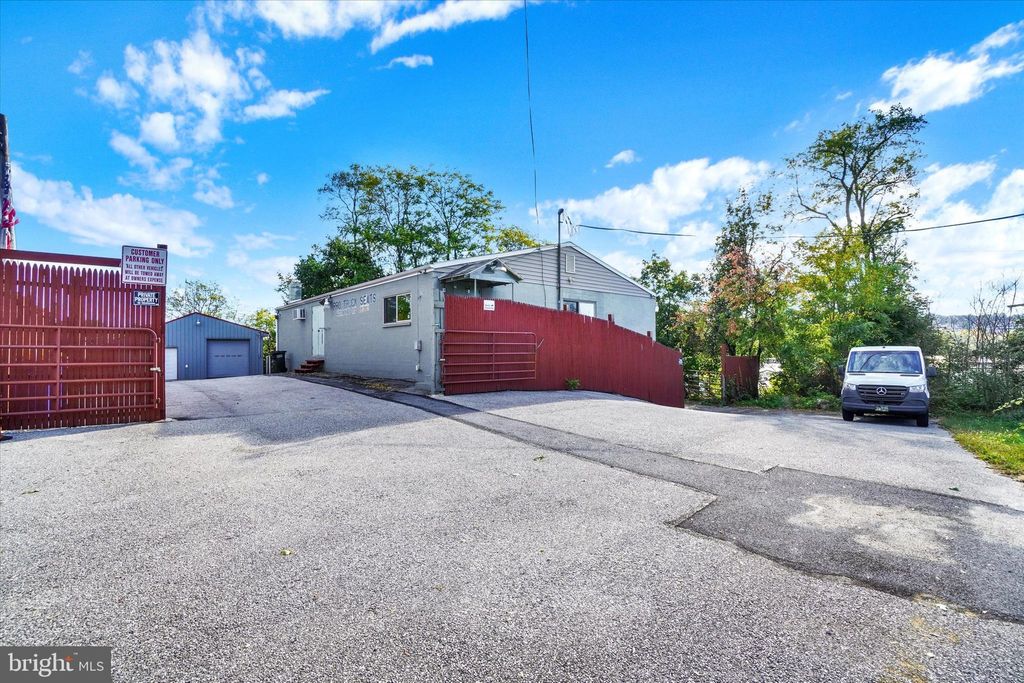 Photo of 321 Dewey Street, YORK, PA 17404 (MLS # PAYK2091926)