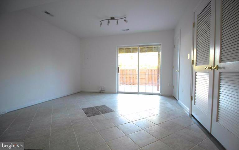 CAMPBELLS TRACE - Residential Lease