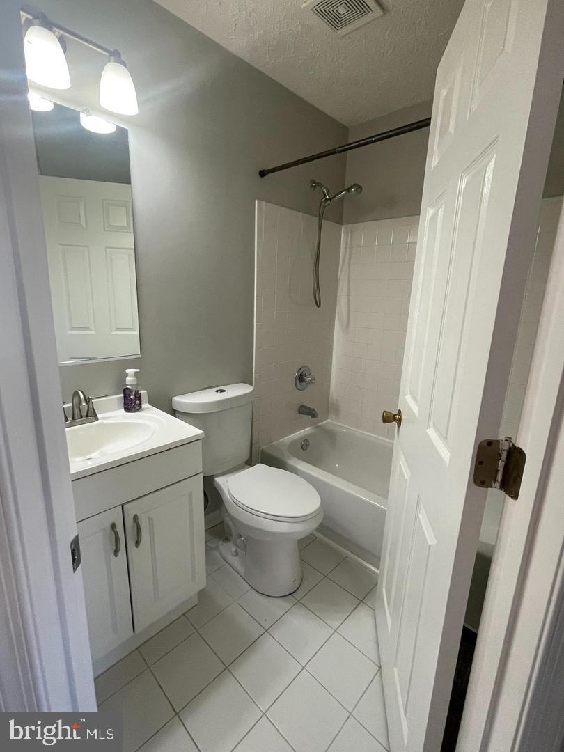 COVINGTON MANOR - Residential Lease