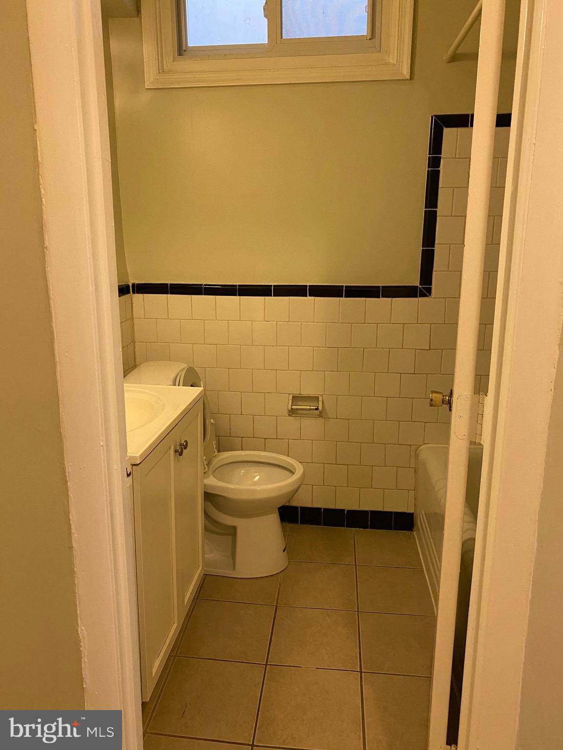 1235 HOLBROOK TERRACE NE