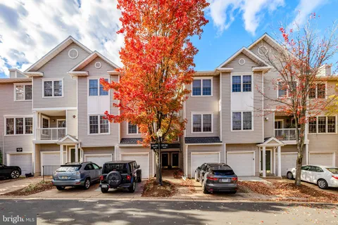 12855 Fair Briar Lane, Fairfax, VA MLS: VAFX2277878