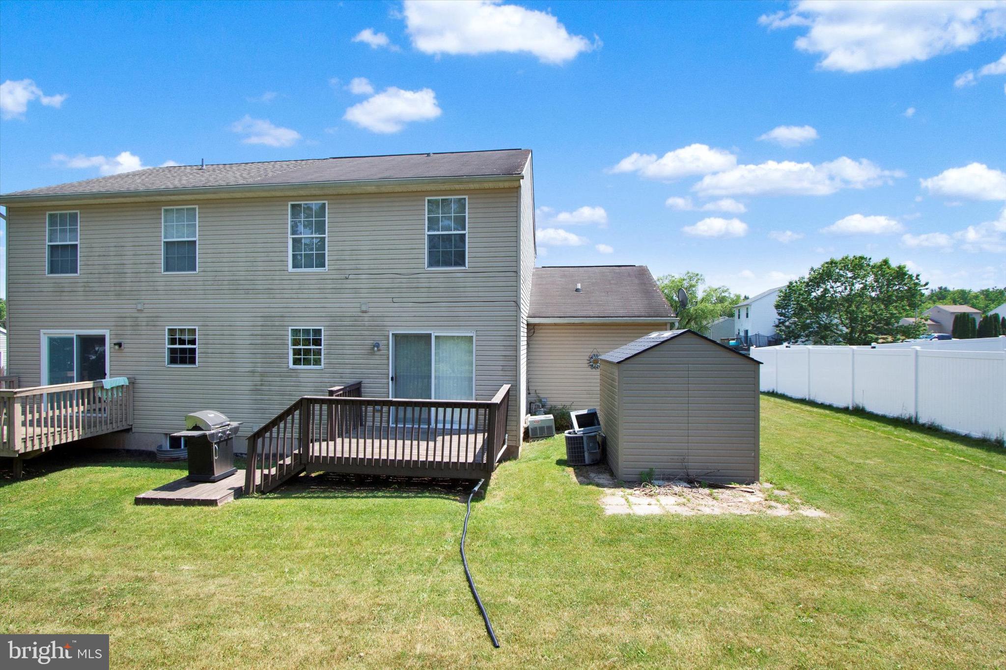 WANDERING STREAM ESTATES - Residential