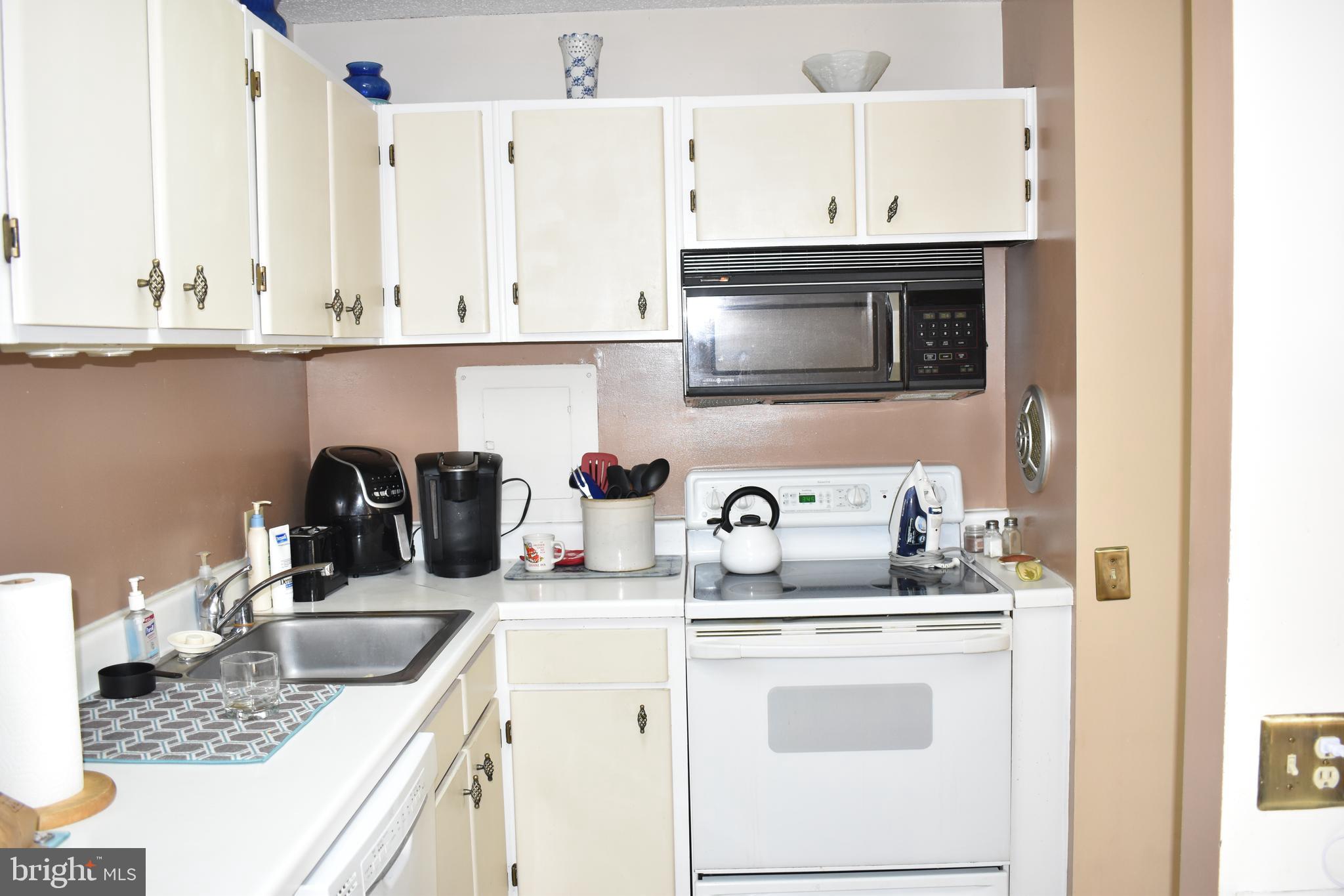 EDGEWOOD CONDOMMINIUMS - Residential