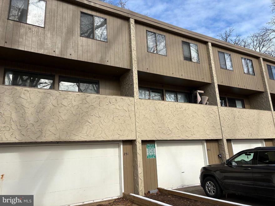 A rare offering in the highly sought after The Commons condo complex. 

Property Part of Student Investment Portfolio that includes 518 S. Garner (PACE251808), 103 Westerly Parkway (PACE2518096), 273 W. Whitehall - 2 units (PACE2518110). All units are currently leased and leased through 2027. 

Total of 4 Properties (5 units). Properties can be purchased individually or as an Investment Portfolio. 

Open Showing Window - Friday 1pm to 4pm. 
Offers Due Sunday 3/22
