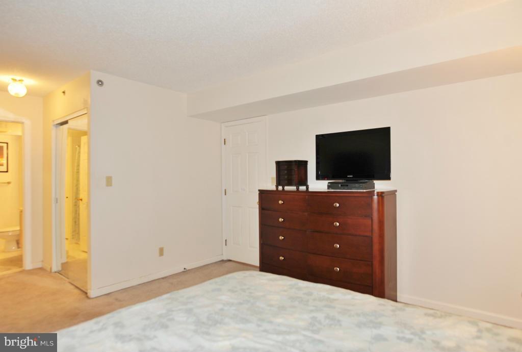 BRADDOCK PLACE - Residential Lease