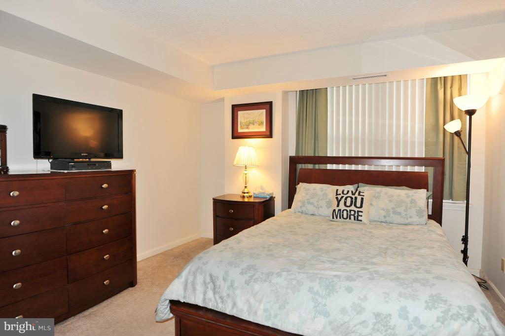 BRADDOCK PLACE - Residential Lease