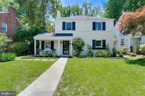 Photo of 5712 Huntington Parkway, BETHESDA, MD 20814 (MLS # MDMC2167558)