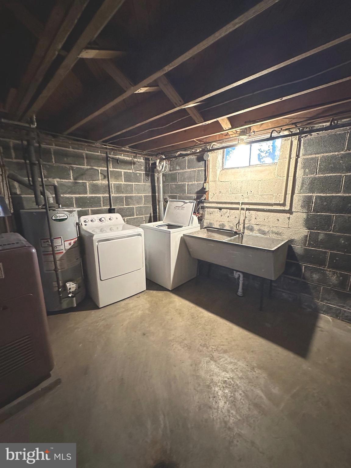 COLLEGE PARK - Residential Lease