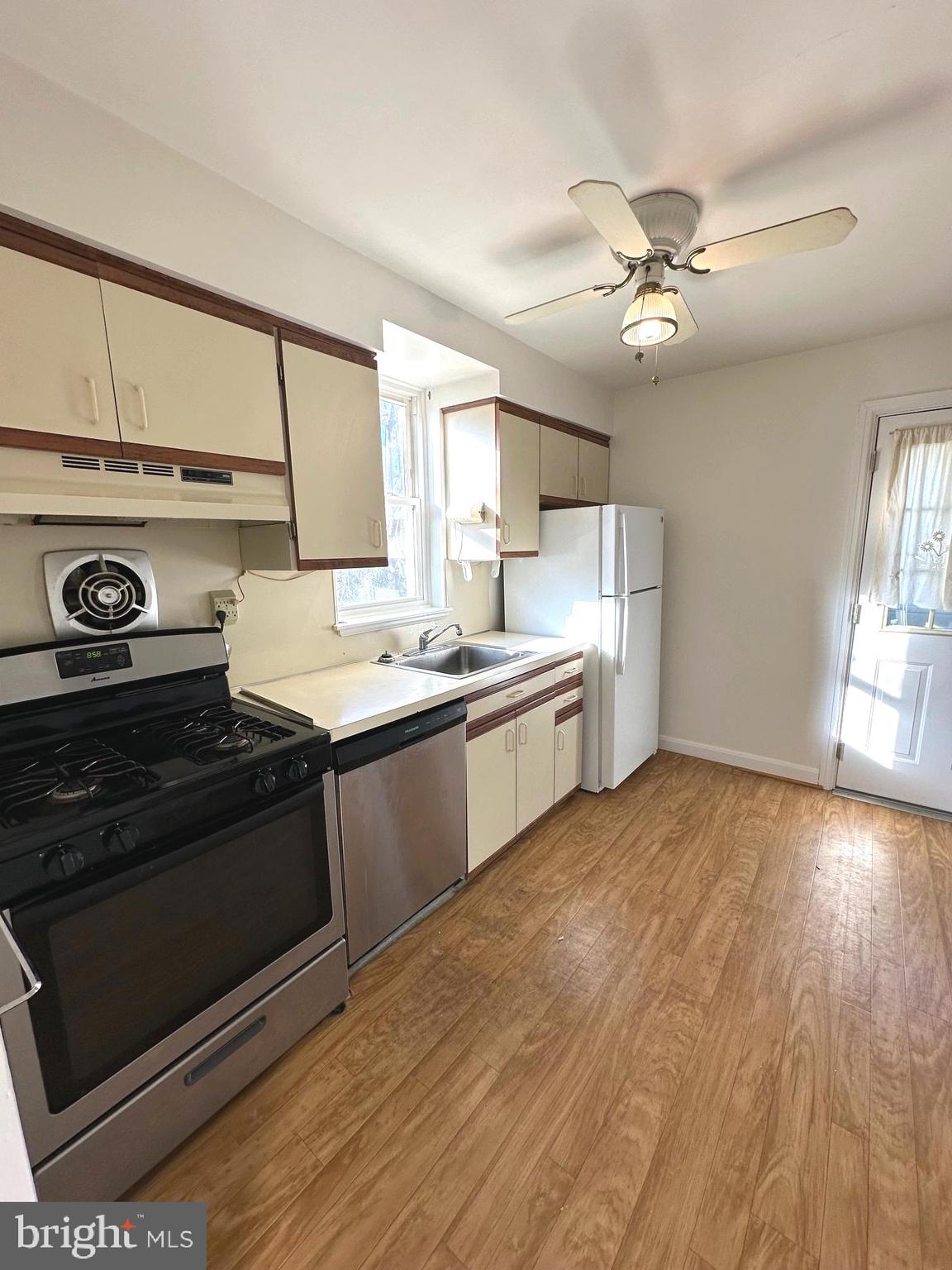 COLLEGE PARK - Residential Lease