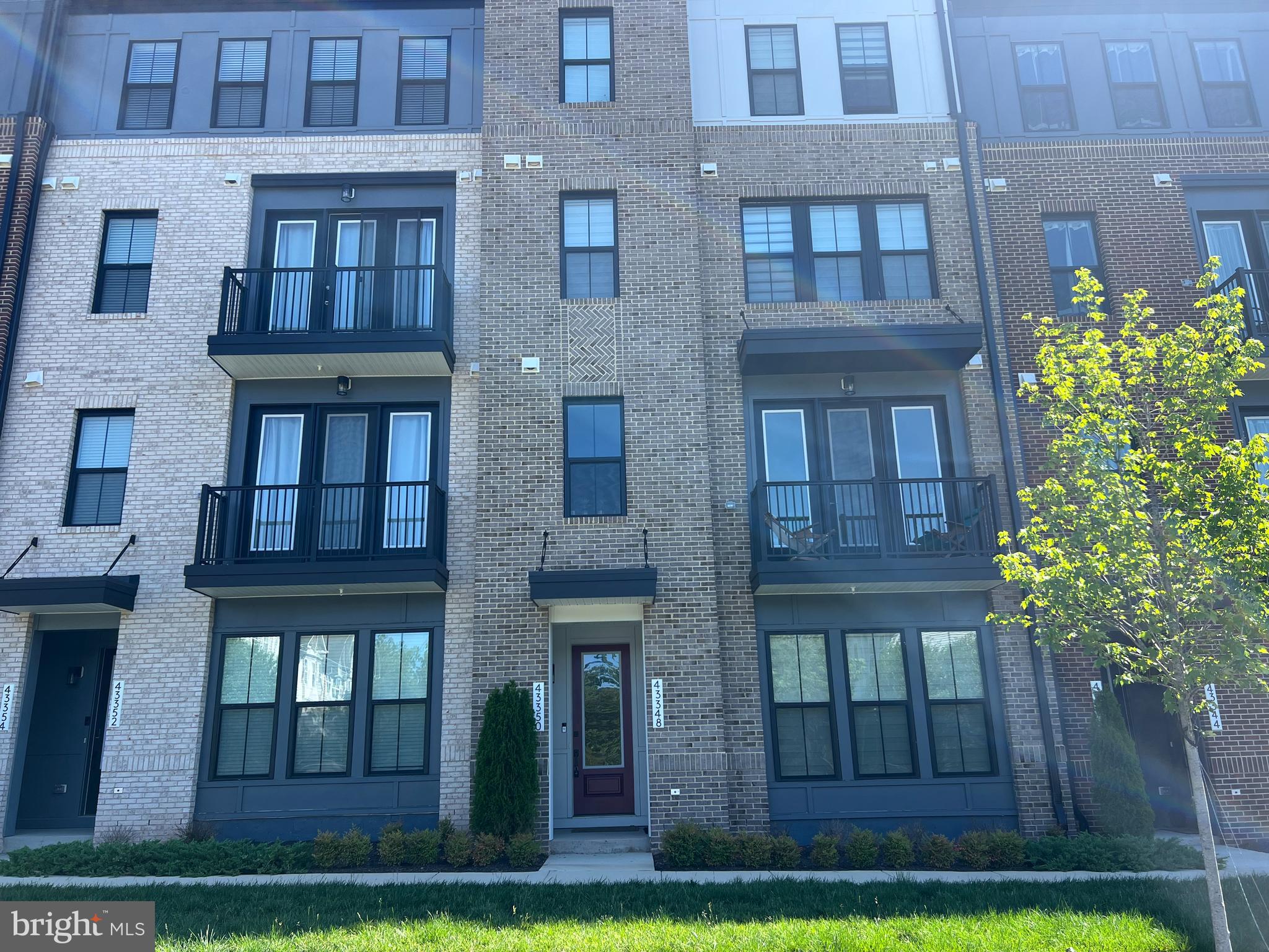43350 FARRINGDON SQUARE
