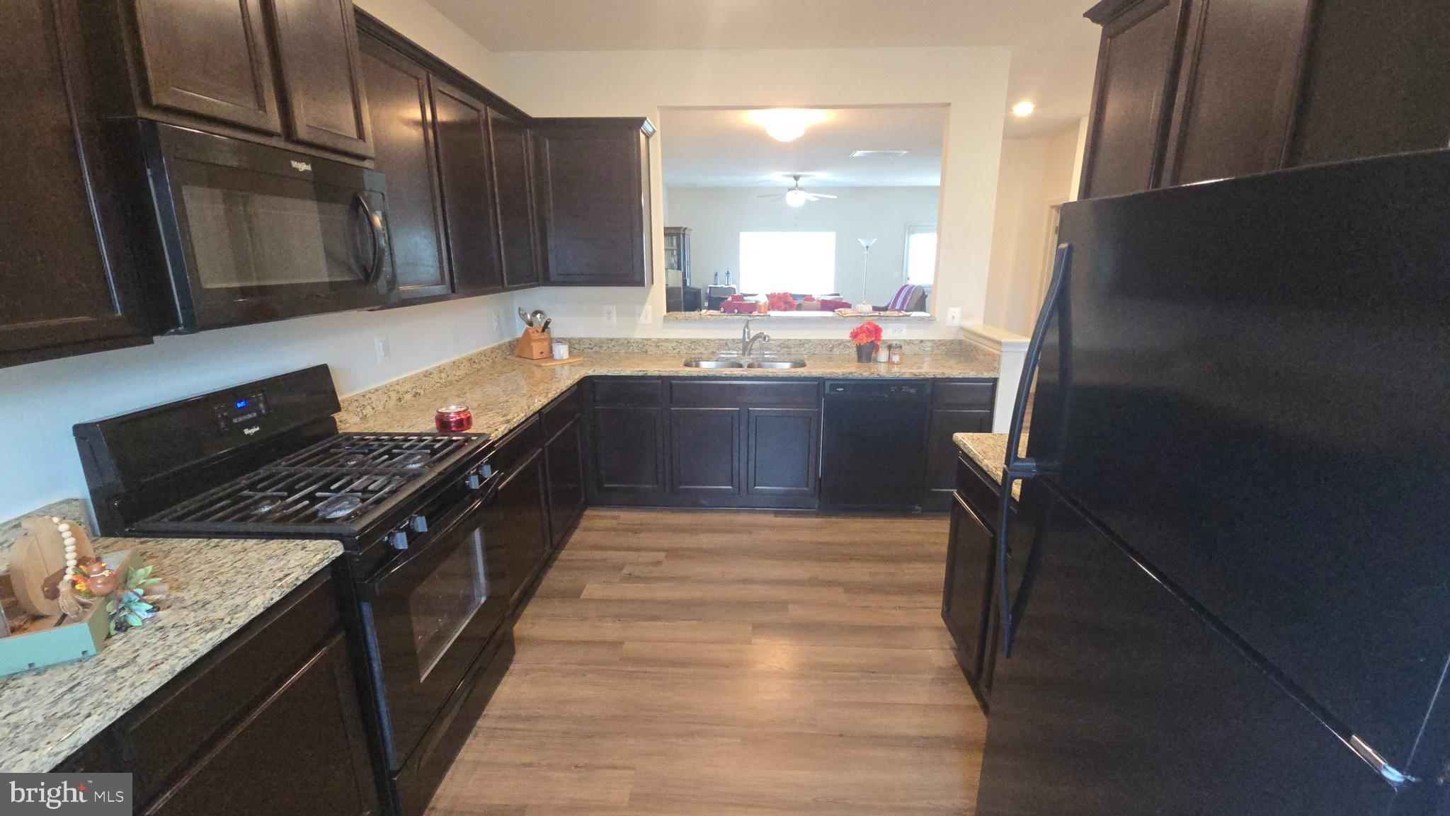 MCGINNIS POINT - Residential