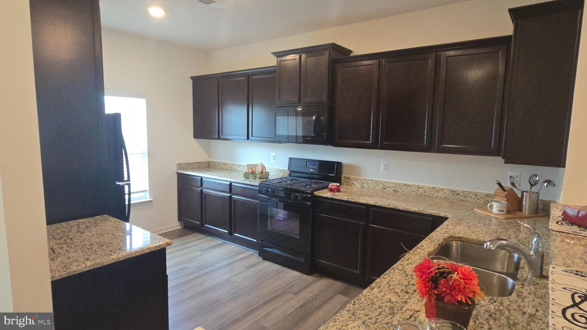 MCGINNIS POINT - Residential