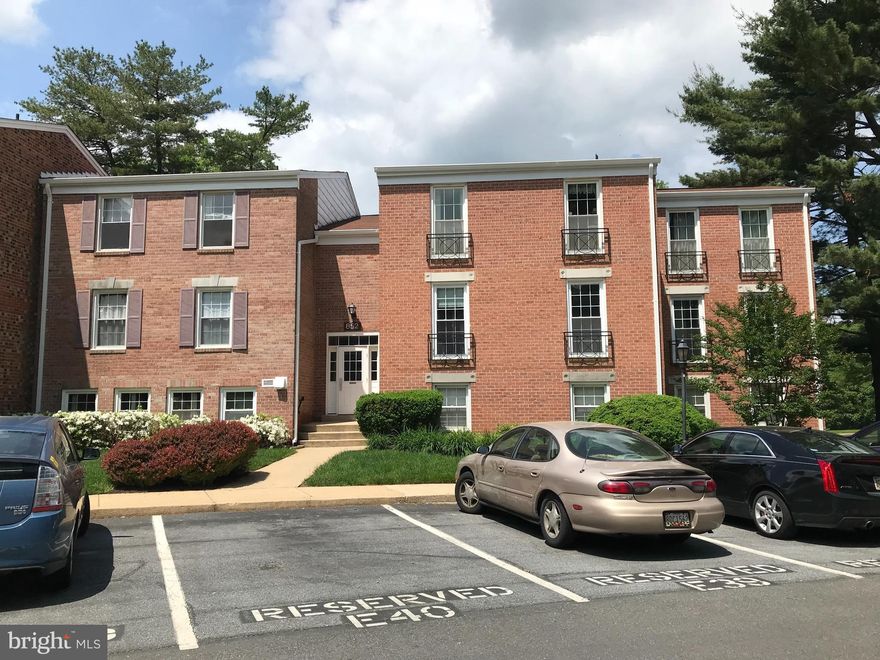 LARGE AND SPACIOUS 3 BEDROOM 2 BATH CONDO LOCATED LESS THAN A MILE FROM I-270.  SHOPPING AND RESTAURANTS CLOSE BY.  CLOSE TO METRO AND MARTA BUS STOPS. ALL WOOD FLOORS THROUGHOUT.  UPGRADED BATHROOMS, CLOSET DOORS AND WINDOWS. NEWLY  PAINTED.  CONDO FEES INCLUDE ALL UTILITIES!