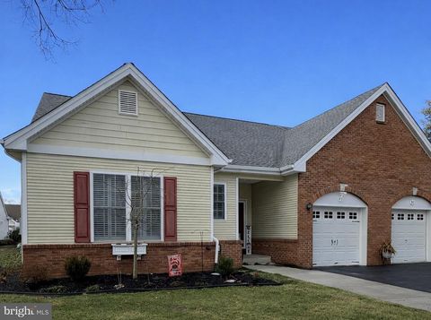 Townhouse For Sale - 49 Meadowlark Drive<br/> HAMILTON, NJ 08690