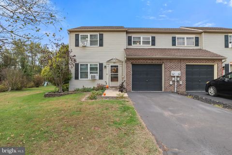 Photo of 3121 Long Meadow Drive #37A, DOVER, PA 17315 (MLS # PAYK2092564) Photo of 3121 Long Meadow Drive #37A, DOVER, PA 17315 (MLS # PAYK2092564)