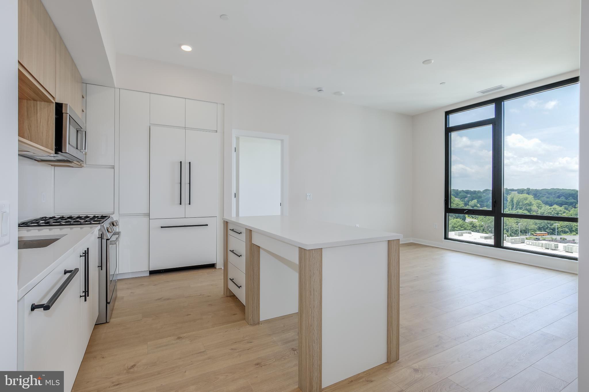 255 W. FALLS STATION BOULEVARD PH4