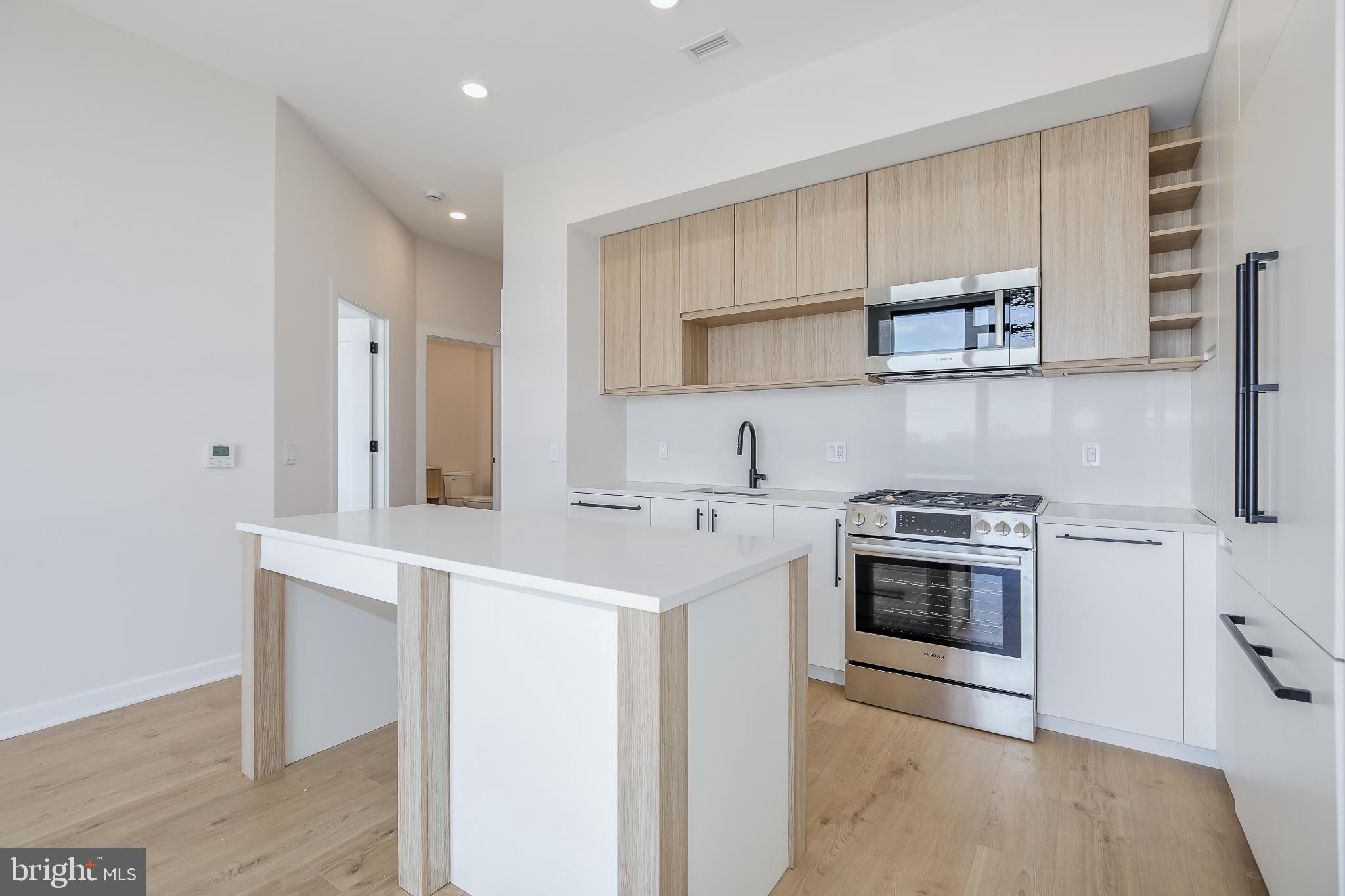 255 W. FALLS STATION BOULEVARD PH4