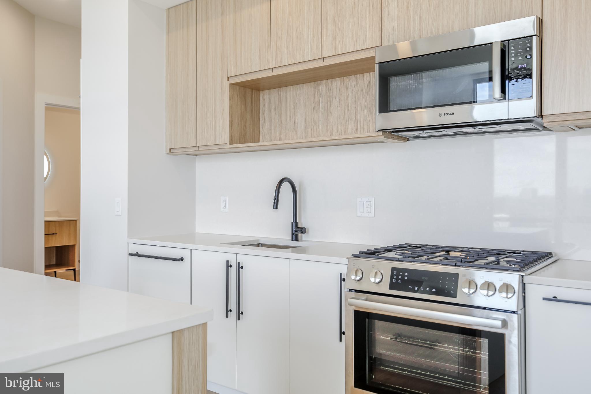 255 W. FALLS STATION BOULEVARD PH4