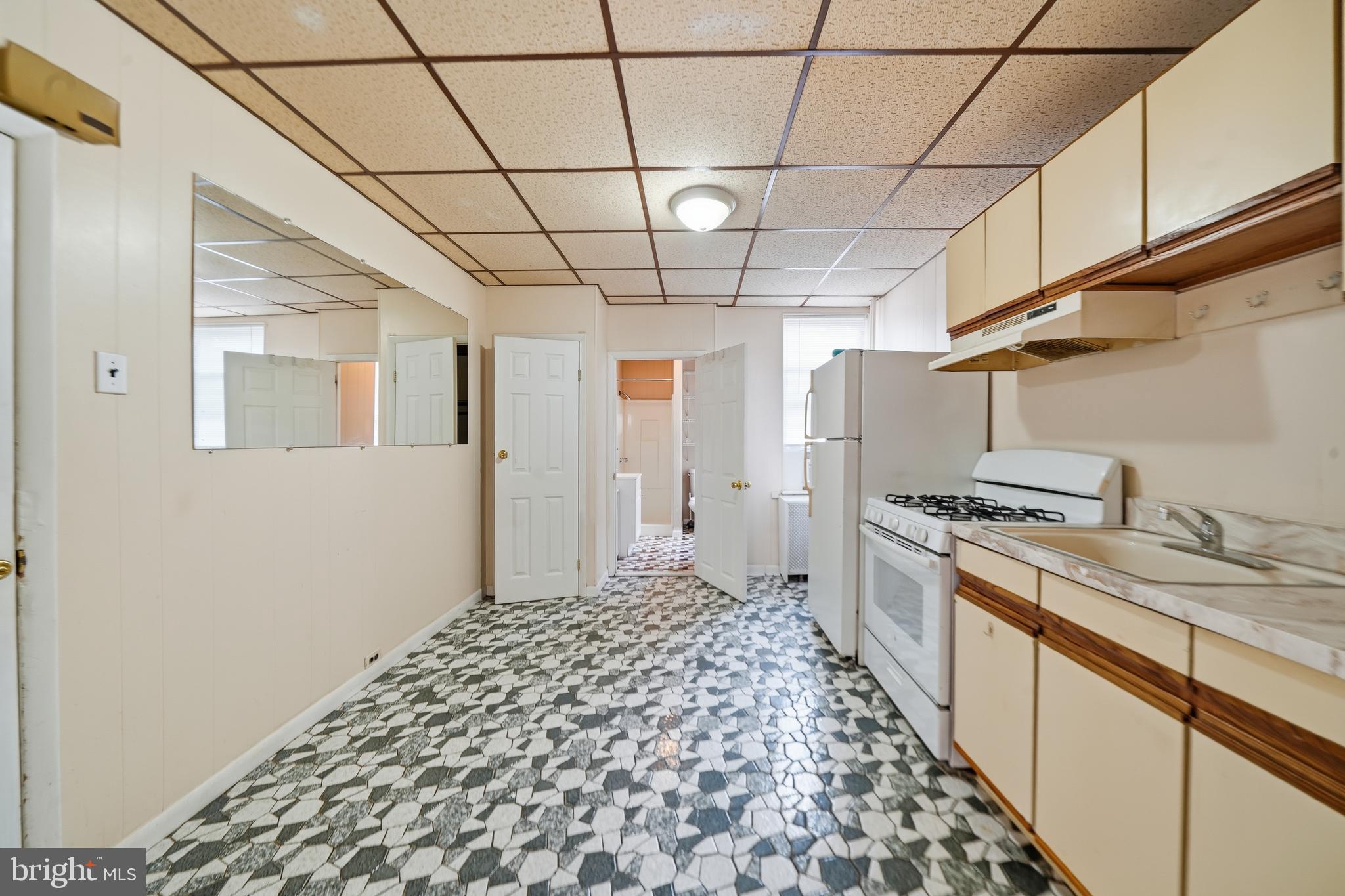 1934 S 13TH STREET 1ST FL FRONT