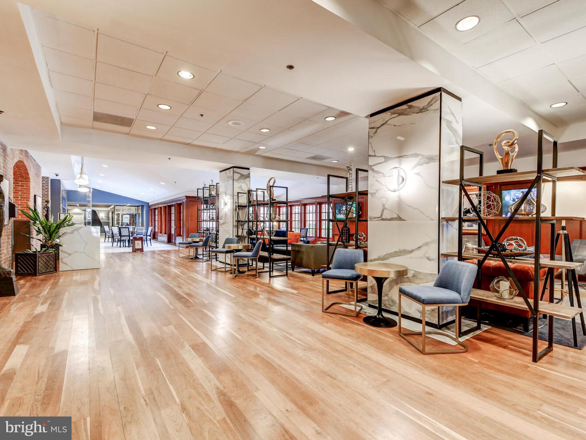 HENDERSON'S WHARF - Residential