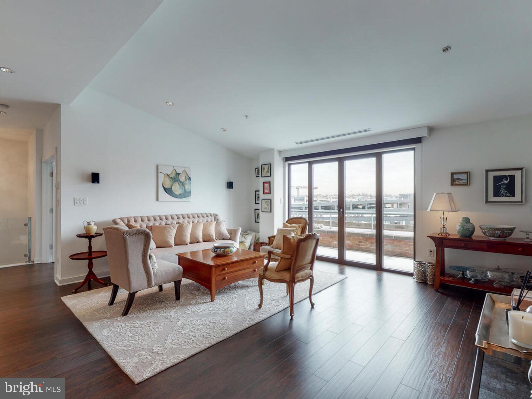 HENDERSON'S WHARF - Residential