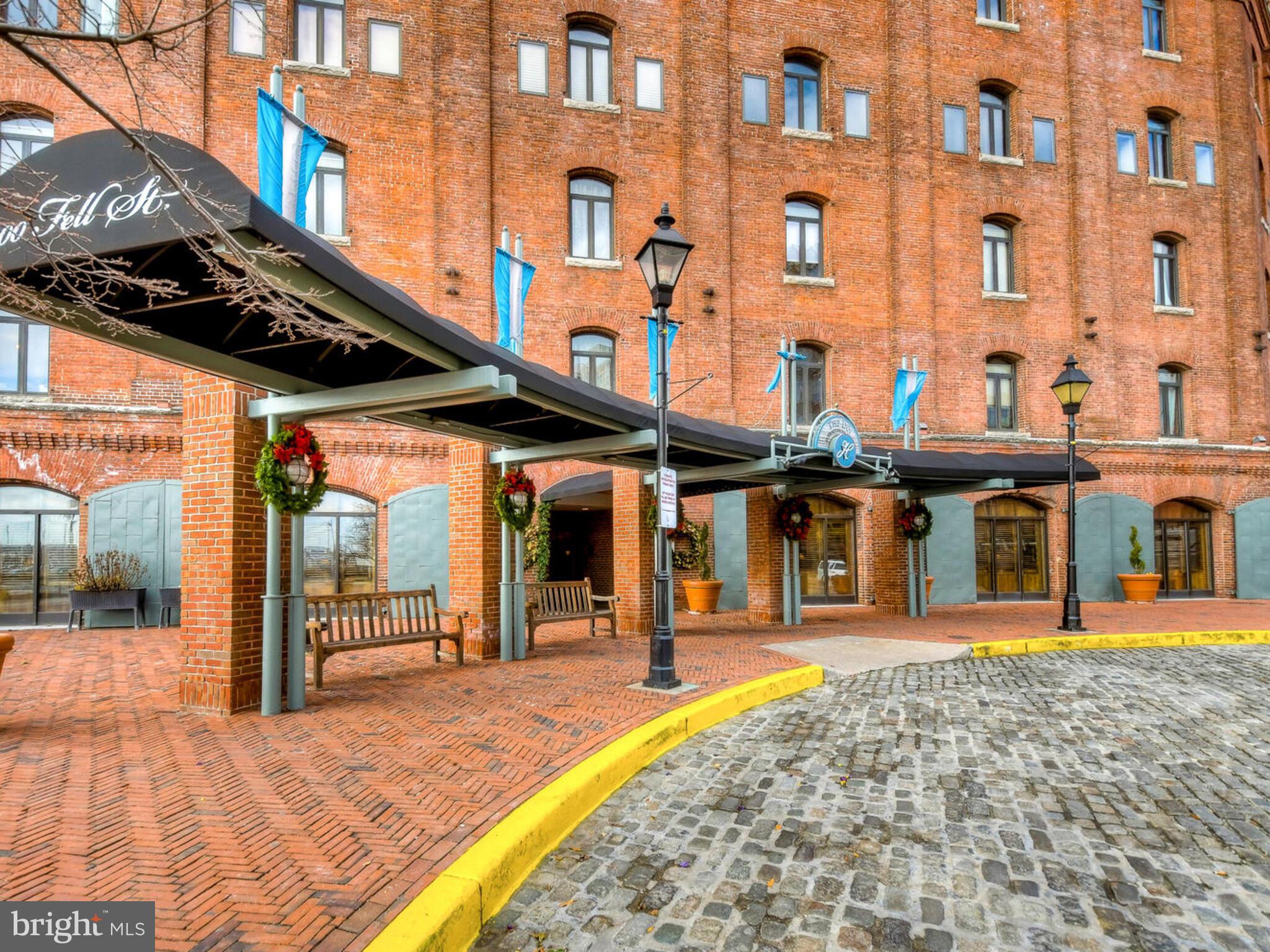 HENDERSON'S WHARF - Residential