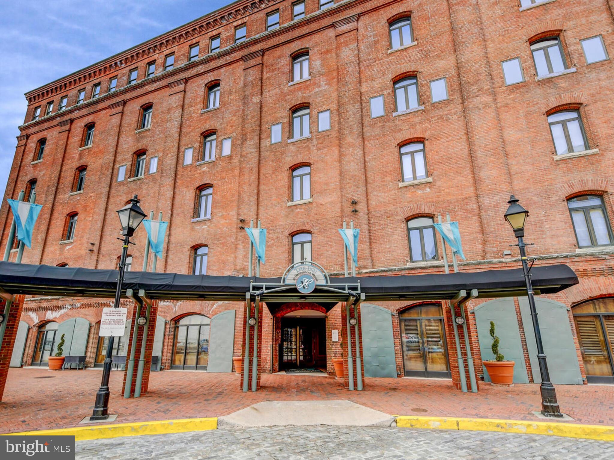 HENDERSON'S WHARF - Residential