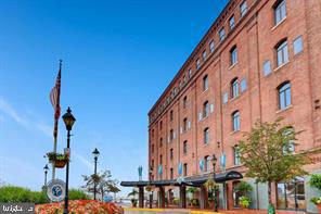 HENDERSON'S WHARF - Residential