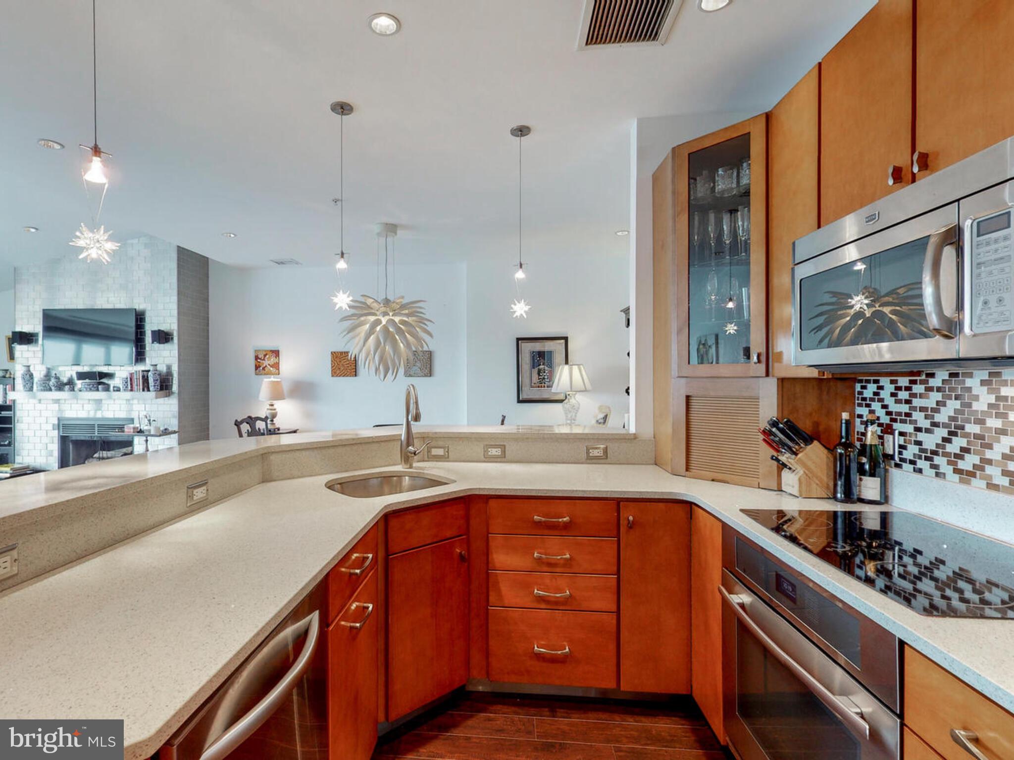 HENDERSON'S WHARF - Residential