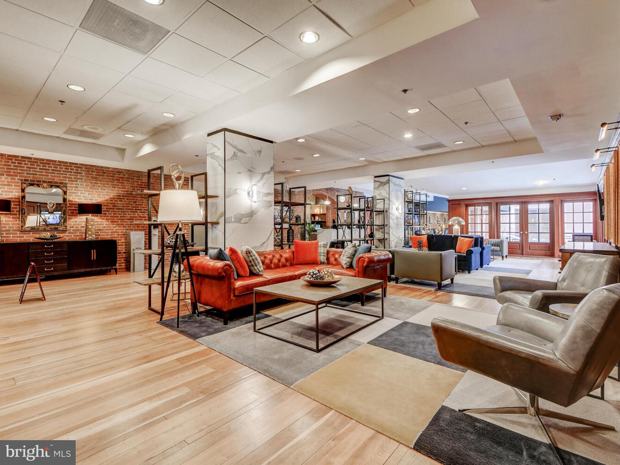 HENDERSON'S WHARF - Residential