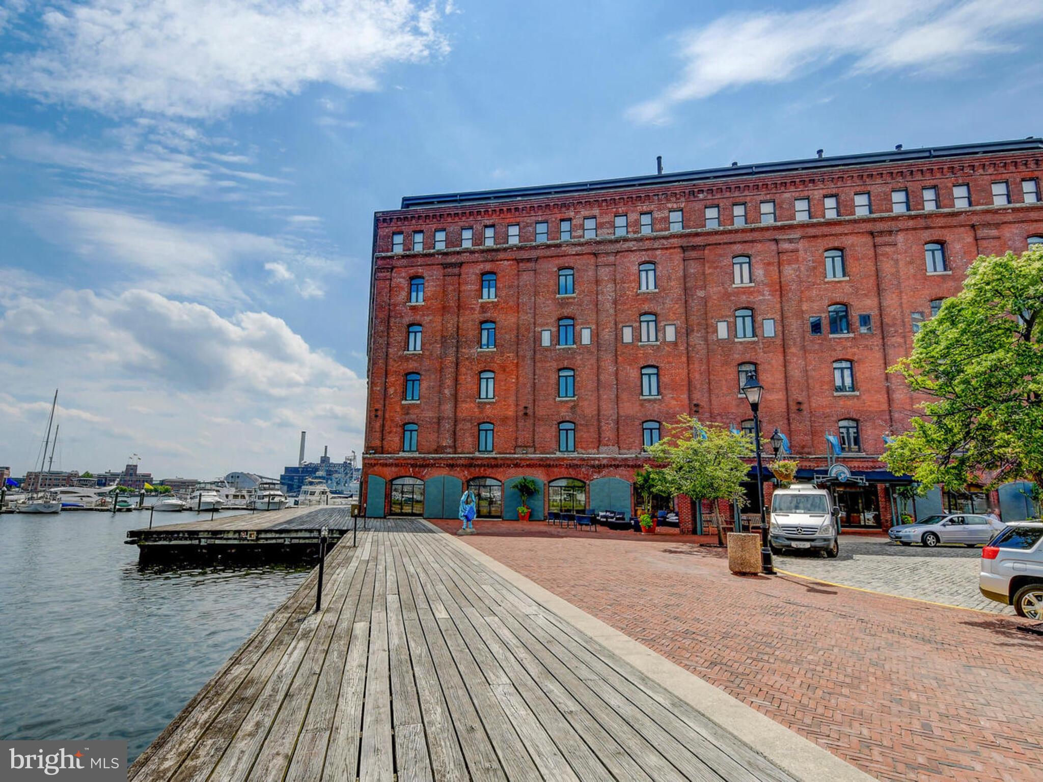 HENDERSON'S WHARF - Residential