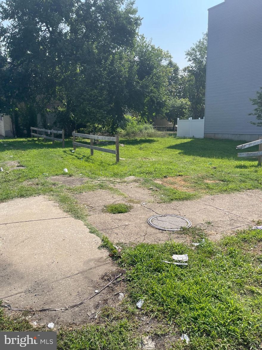 Prime location in Grays Ferry area near I-76, build a 3-story house with roof top at middle lot.  Master bedroom and master bath on 3rd floor.  Plan is to build 4 bedrooms and 3 bath with finish basement and with roof top for city view.