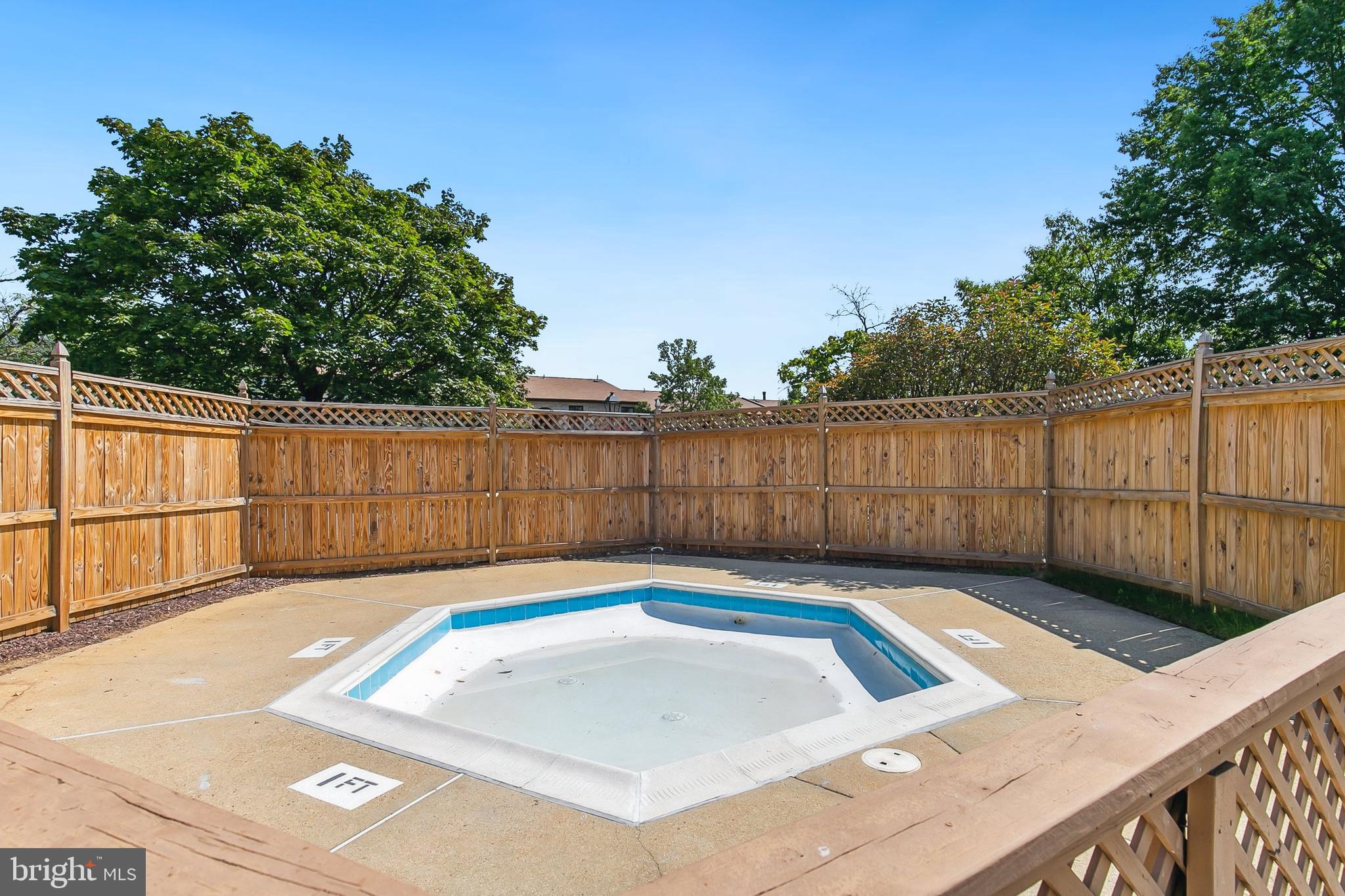 HUNTING RIDGE CONDOMINIUM - Residential