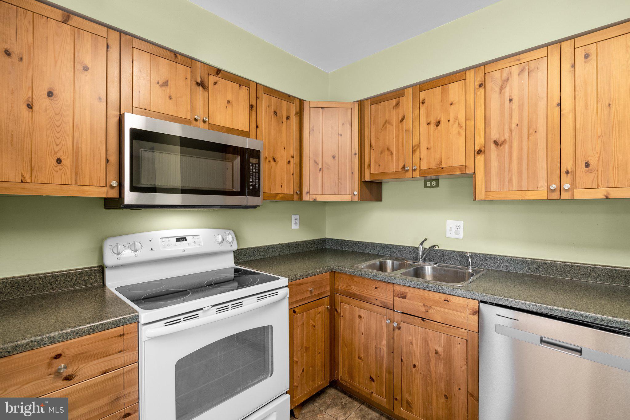 HUNTING RIDGE CONDOMINIUM - Residential